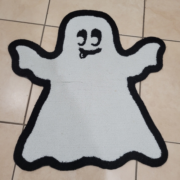 Ghost Shaped Rug Indoor 30x30 Halloween 🎃 - Picture 1 of 5